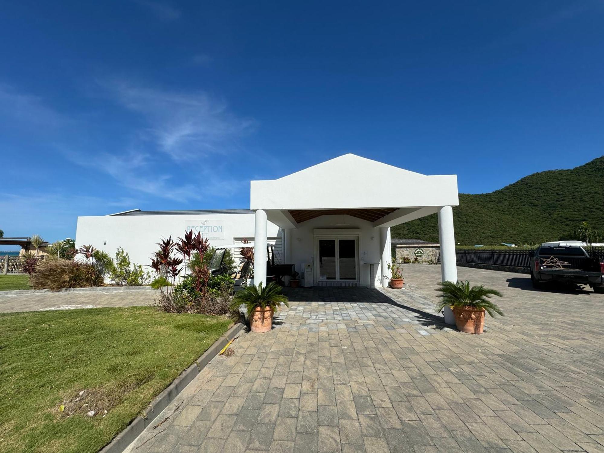 Le Domaine Anse Marcel Beach Resort Exterior foto