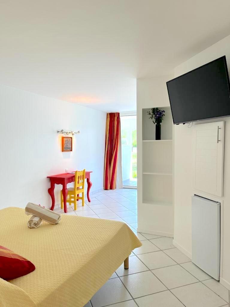 Le Domaine Anse Marcel Beach Resort Exterior foto