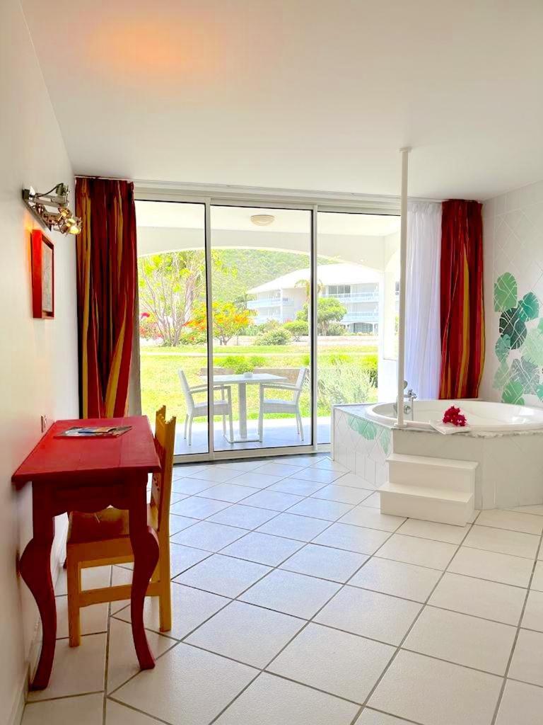 Le Domaine Anse Marcel Beach Resort Exterior foto