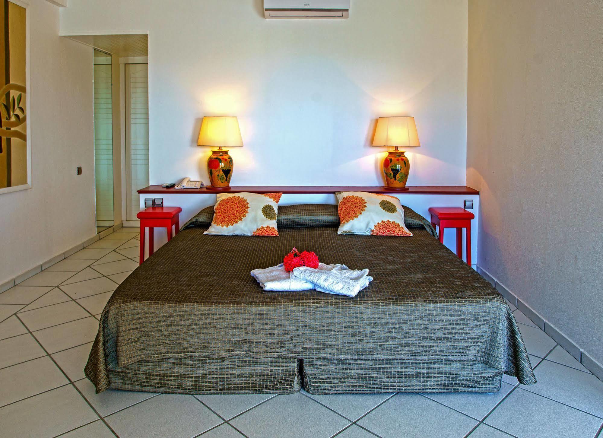Le Domaine Anse Marcel Beach Resort Exterior foto